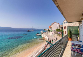 Отель Apartment Zdravko - 5 m from beach  Бол